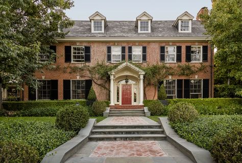 Suzanne Rheinstein Los Angeles Interior Design Designer Hancock Park Historic Home Fracture Georgian Revival Traditional Classic Red Brick 1900 House, Suzanne Rheinstein, California Design Interior, Boston House, Georgian Style Homes, Los Angeles Interior Design, Glam Pad, Colonial Exterior, Georgian Architecture