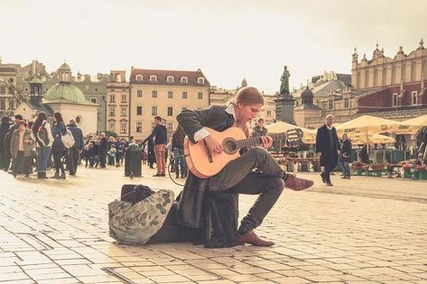 40,000+ People Pictures & Images [HD] - Pixabay Best Guitar Players, Boom Arm, Street Musician, Microphone Stand, Street Performance, Music Producers, Acoustic Electric Guitar, Learn Guitar, Pop Rock