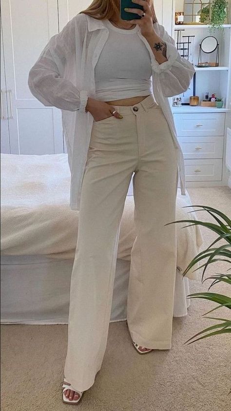 Beige Wide Legged Pants Outfit, White Pants Semi Formal Outfit, Cream Coloured Pants Outfit, White Jeans Classy Outfits, Beige Wide Jeans Outfit, Creme Wide Leg Pants Outfit, Cream Palazzo Pants Outfit, Cream Flares Outfit, Jeans And A Nice Top Casual