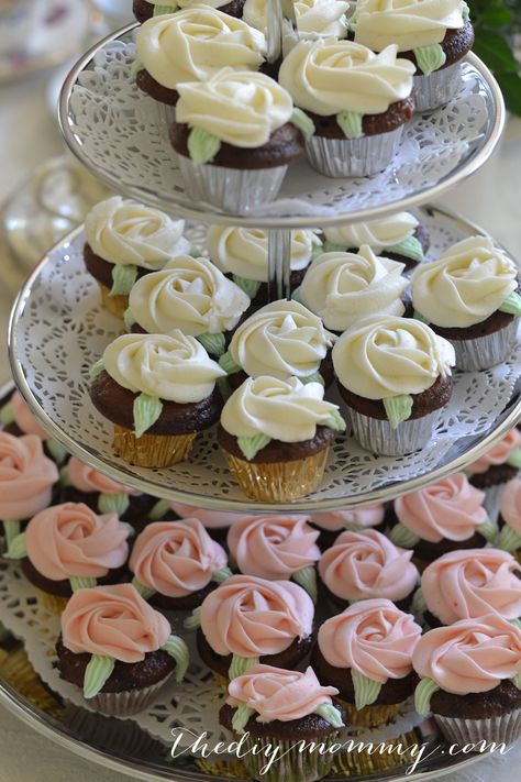 A Vintage Bridal Shower Craft & Tea | The DIY Mommy Bridal Brunch Cupcakes, Tea Party Shower Bridal, Shabby Chic Bridal Shower Ideas, Bridal Shower Crafts, Dining Designs, Garden Party Cakes, Vintage Pasta, Garden Party Bridal Shower, Friends Celebrating