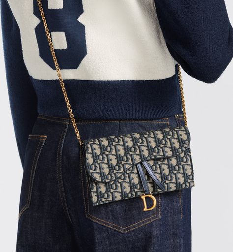 Dior Saddle Wallet On Chain Outfit, Dior Wallet On Chain Outfit, Dior Saddle Wallet On Chain, Wallet On Chain Outfit, Dior Woc, Travelling Accessories, Dior Bag Outfit, Dior Wallet On Chain, Minimal Style Outfits