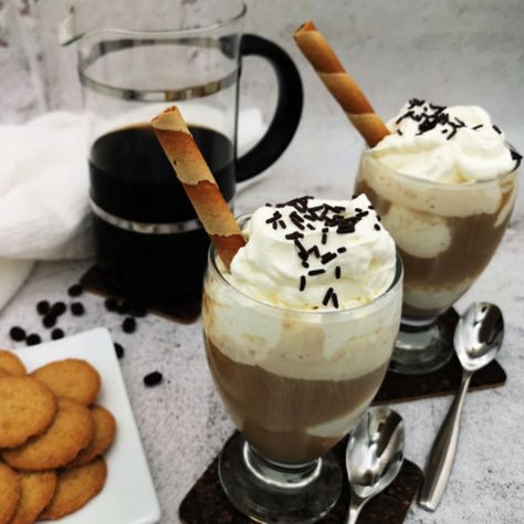 Iced Coffee, German-style! Made with coffee AND ice cream! Can you taste the deliciousness already? German Mulled Wine Recipe, German Dinner, Coffee And Ice Cream, Best German Food, German Coffee, Make Iced Coffee, Food Authentic, German Food Authentic, German Cooking