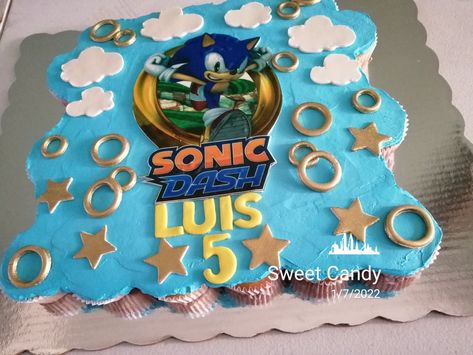 Sonic Cake And Cupcakes, Sonic Cupcakes Ideas, Sonic The Hedgehog Cupcake Cake, Cupcakes Sonic Birthday, Sonic Cupcakes For Boys, Sonic Cupcake Cake, Cupcake Sonic, Sonic Cupcakes, Super Sonic Cake