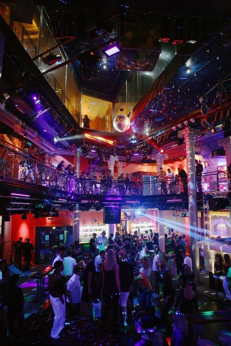 Night Club Party Aesthetic, German Nightclub, Club Asethic, Night Club Ideas, Nightlife Aesthetic Club, Clubs Nightclub, Night Club Design, Party Club Nightclub, Club Party Nightclub