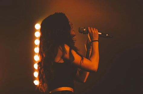 Aesthetic Singing, Sing Aesthetic, Trina Vega, Famous Lifestyle, Tori Vega, Woman Singing, Sing Sing, Rockstar Aesthetic, Jade West