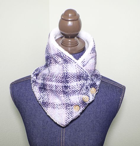 How to Make a Flannel and Sherpa Neck Warmer - Fleece Scarf Pattern, Diy Cowl, Fleece Sewing Projects, Scarf Sewing Pattern, Sewing Scarves, Fleece Projects, Cowl Neck Scarf, Fleece Neck Warmer, Sewing Hats