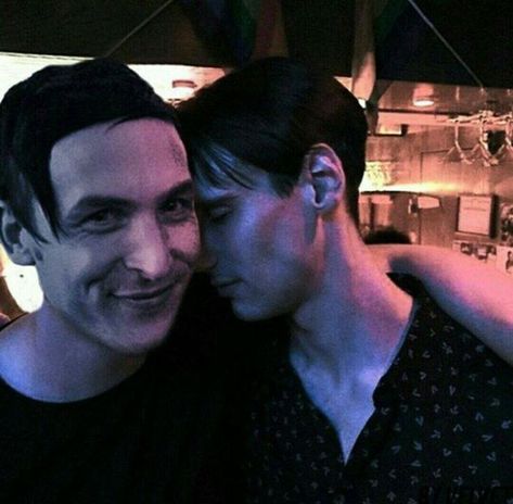 These two ❤️❤️❤️ #gotham Gotham Bruce And Selina, Gotham High, Gotham Show, Gotham Bruce, Penguin And Riddler, Penguin Gotham, Riddler Gotham, Gotham Cast, Cory Michael Smith