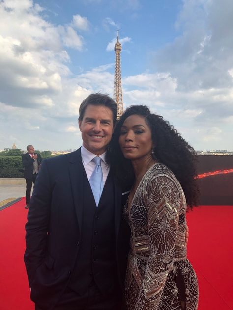 Tom cruise and Angela Basset at MI fallout premiere paris☺☺👍👍✈✈✈✈🚁📹 Tom Cruise Red Carpet, Cruise Black Women, Tom Cruise Hot, Tom Cruise Mission Impossible, Maverick And Goose, Mission Impossible Fallout, Tom Cruise Movies, Black Actresses, Rebecca Ferguson