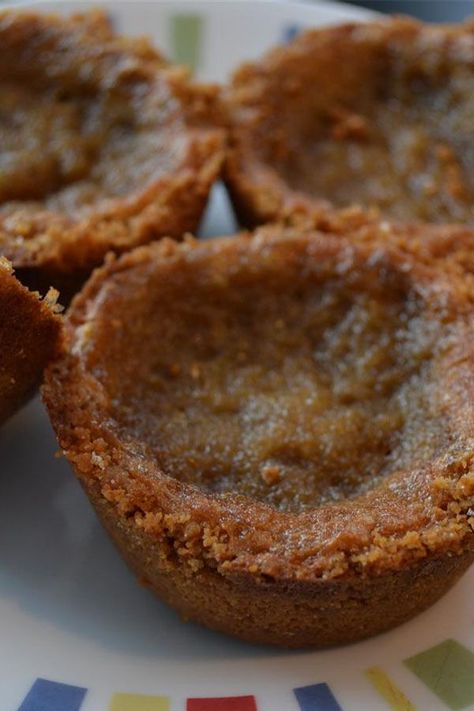 Best Butter Tart Recipe, Butter Tarts Recipe, Butter Tart Squares, Graham Cracker Butter, Tart Crust Recipe, Walnut Pie, Butter Tart, Small Twist, Pecan Tarts