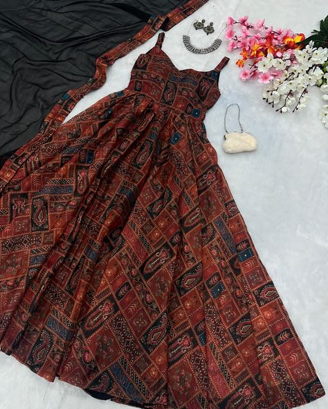 ��✔️Save this article for your upcoming occasion 😍😍 ◾For Order or Inquiry Whatsapp Us On +91 6359916676 ◾Product Code : Sc : 245 ◾Material : Jimmy Organza Silk ◾Work Details : Digital Printed ◾Occasion : Partywear, Festive, Casual ✔️100% Assured Quality ✔️Worldwide shipping ✔️Follow : @quickandbook For more updates College Dress Outfit Casual Indian, College Dress Outfit, Flair Outfit, Light Lehenga, Cotton Dress Pattern Indian, Harvard Students, Stylish Outfits Casual, Stylish Kurtis Design, Neat Casual Outfits