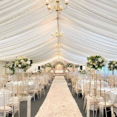 Wedding Drapes Ceiling, Interior Wedding Decor, Malay Wedding Decorations, Wedding Stage Decorations Indoor, Venues For Weddings Indoor, Minimalist White Wedding Reception, Ceiling Design Wedding, Wedding Reception Ideas Indoor Simple, Ceremony And Reception Together Layout