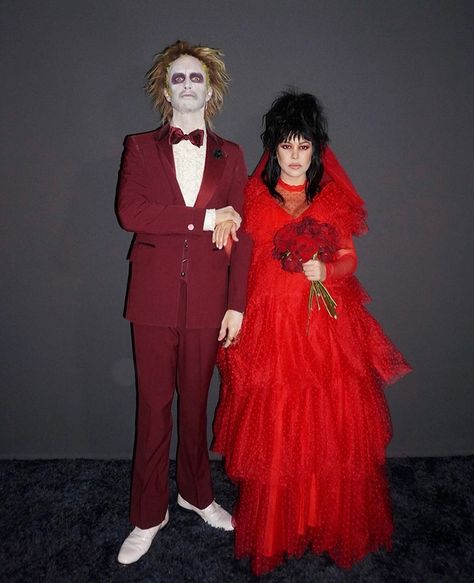 Travis And Kourtney, Kardashian Halloween Costume, Kourtney Kardashian Baby, Halloween Wedding Dresses, Kourtney Kardashian And Travis, Celebrity Style Icons, Celebrity Halloween Costumes, Travis Barker, Halloween Costumes For Couples