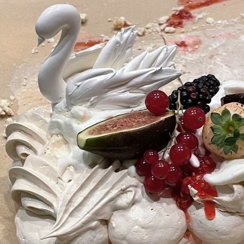 Pavlova Aesthetic, Winter Swan Aesthetic, Swan Moodboard, Swan Meringues, Anna Pavlova Swan, Swan Dessert, Christmas Swan, Dessert Styling, Pavlova Nigella Lawson