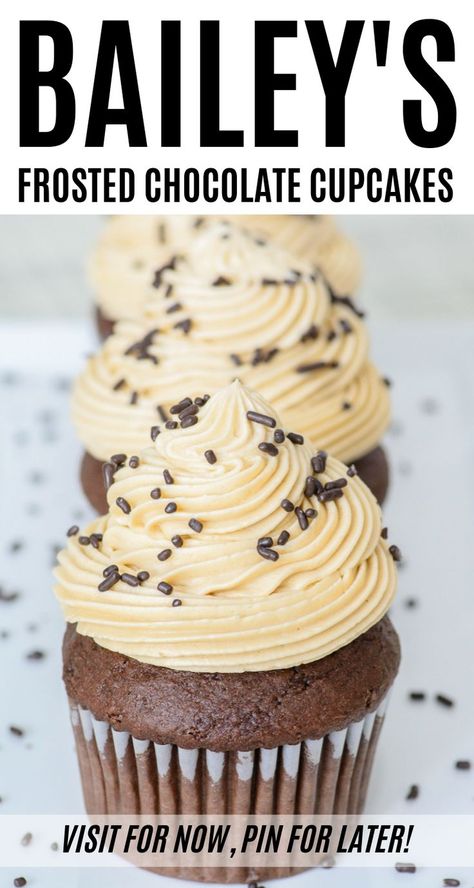 Bailey's Frosted Chocolate Cupcakes are the perfect boozy cupcake recipe for any party! Cupcake Creme, Irish Cream Cupcakes, Baileys Cupcakes, Boozy Cupcakes, Homemade Buttercream, Chocolate Baileys, Baileys Recipes, Future Chef, Cream Cupcakes