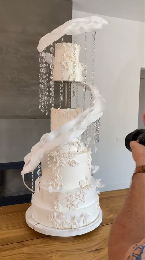 Wedding Cake With Waterfall, Sparkly Wedding Cake, Spiral Wedding Cake, Wedding Cake With Crystals, Crystal Wedding Cake, Chandelier Wedding Cake, Luxury Wedding Cake Unique, Wedding Cake Crystal, Unique Wedding Toppers