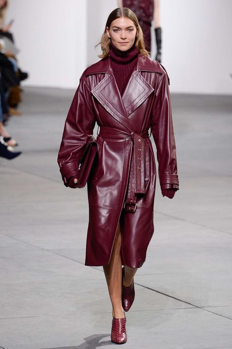 Michael Kors Collection Fall 2017 RTW Trent Coat, Michael Kors Runway, Michael Kors Fall, Burgundy Outfit, Burgundy Fashion, Long Leather Coat, Leather Coats, Michael Kors Outlet, Purple Reign