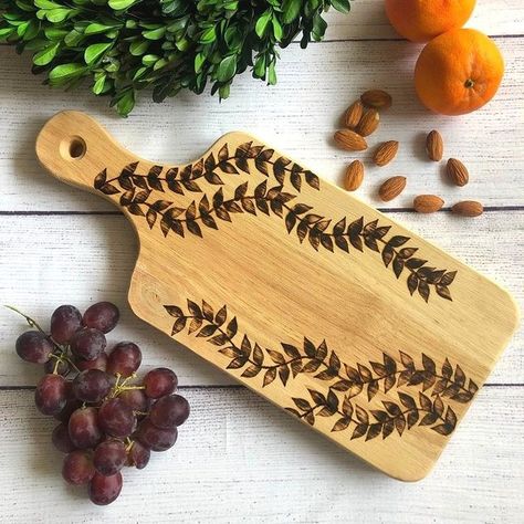 Wood Burn Chopping Board, Wood Burning Charcuterie Board, Wood Burned Charcuterie Board, Painted Charcuterie Board, Cheese Board Party, Charcuterie Board Wood, Cheese Board Diy, Angel Sketch, Beautiful Cheese Board