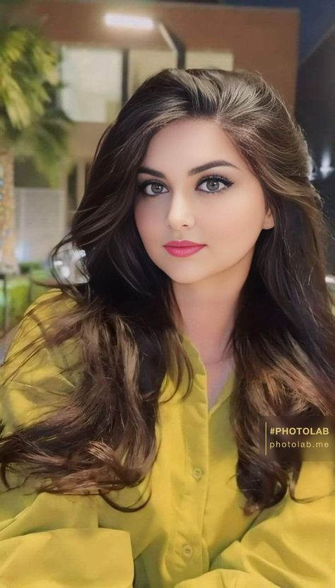 Pakistan Girl, Mexican Women, Beautiful Muslim Women, Girls Dp, Photo Effects, Portrait Photo, Photo Lab, Girly Photography, Beautiful Eyes