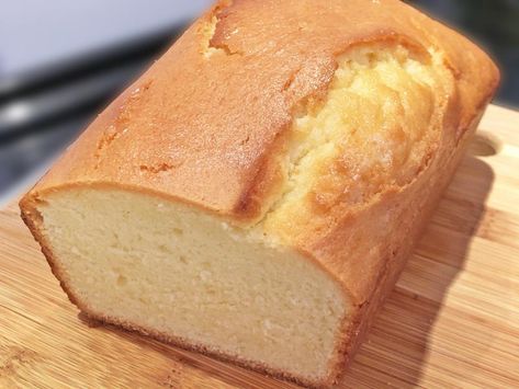 Gluten Free Lemon Pound Cake (with excellent dairy-free and egg-free options) Gluten Free Lemon Pound Cake, Gluten Free Yorkshire Pudding, Gluten Free Caramel Apples, Gluten Free Pound Cake, Gf Sweets, Recipe Developer, Gluten Free Cake Recipe, Dairy Free Cake, Gluten Free Sourdough