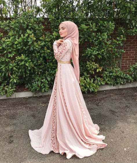 Simple Hijab Dress, Muslim Prom Dress, Hijab Dress Party, Mode Turban, 파티 드레스, Braut Make-up, Moroccan Dress, Muslim Fashion Dress, Muslim Dress