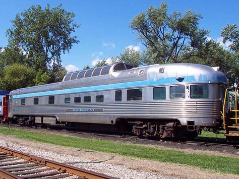 Sterling Rail - Passenger Car ~ OMG! This would be so cool to renovate and live in! Seaboard Coast Line Railroad, California Zephyr, Rv Motorhomes, Old Passenger Trains, Cable Cars, Durango & Silverton Narrow Gauge Railroad, Rail Car, Park Models, Trans Siberian Railway