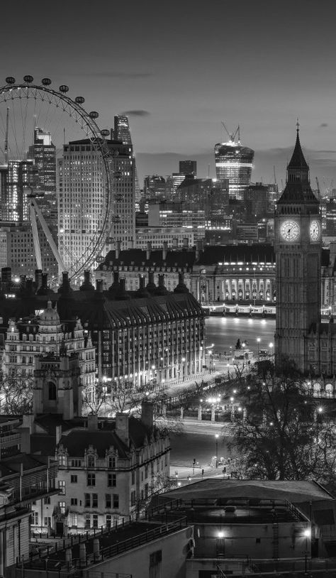 Old London Aesthetic, London Aesthetic Wallpaper, London Wallpaper, Aesthetic London, London Dreams, Black And White Photo Wall, Black And White City, London Poster, Black And White Picture Wall