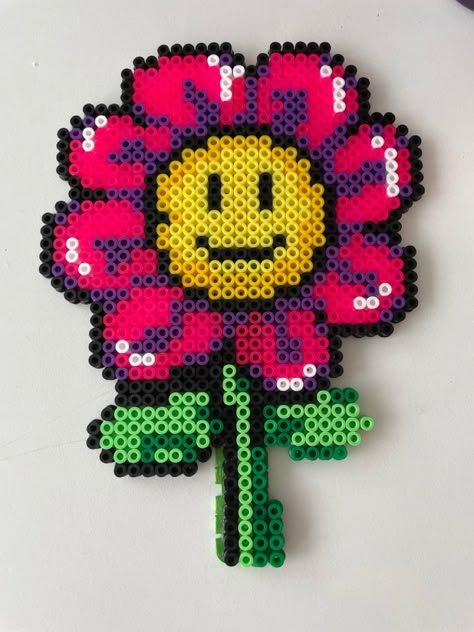 Daisy Perler Bead Pattern, Perler Bead Flower Patterns, Hama Beads Flower, Flower Perler Bead Patterns, Flower Perler Beads, Melts Beads, Fuse Bead Ideas, Hama Bead Designs, Melty Bead Designs