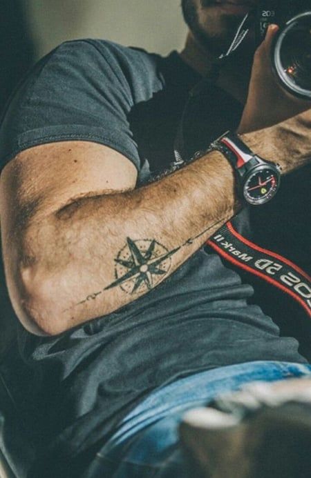 Compass Tattoo Men, Compass Tattoo Design, Map Tattoos, Tattoo Trend, Cool Forearm Tattoos, Cat Tattoos, Tiny Tattoo, Inked Magazine, Diy Tattoo