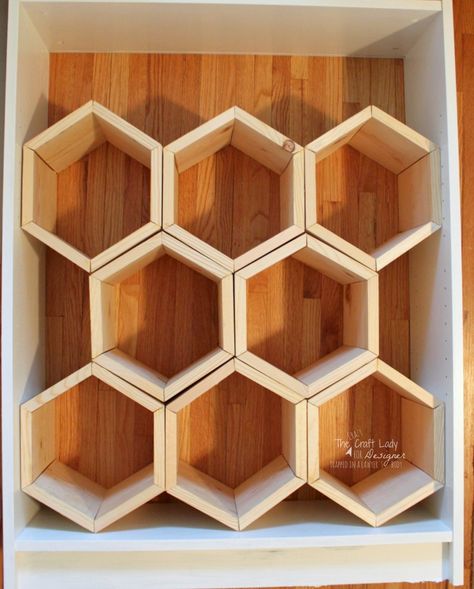 GENIUS!  Make a DIY shoe rack using an old bookshelf and making hexagon inserts to hold the shoes!  Full tutorial by The Crazy Craft Lady for Designer Trapped in a Lawyer's Body. L Shaped Desk Plans, Shoe Rack Plans, Birdhouse Woodworking Plans, Hexagon Diy, Old Bookshelf, Spinning Organizer, Old Bookshelves, Diy Shoe Storage, Diy Shoe Rack