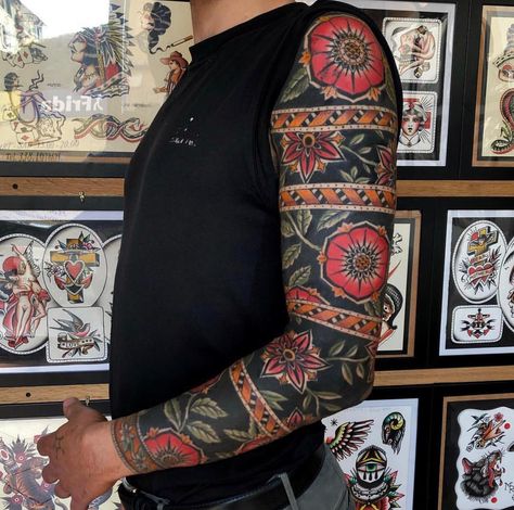 Old School Tattoo Sleeve, American Traditional Sleeve, Mangas Tattoo, Cuff Tattoo, Neotraditional Tattoo, Traditional Sleeve, Traditional Tattoo Sleeve, Elbow Tattoos, Floral Tattoo Sleeve