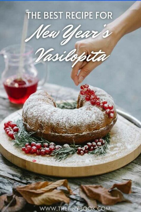 Crete Food, Greek Food Party, Vasilopita Recipe, Greek Cake, Greek Recipes Authentic, S Cake, New Year's Cake, New Year's Food, Delicious Cake