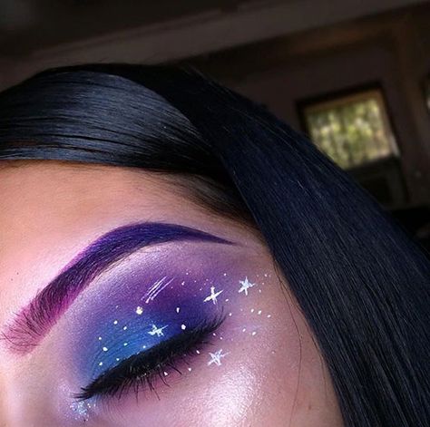 Nebula Makeup, Eye Mekup, Galaxy Costume, Extraordinary Makeup, Shimmering Eyeshadow, Nebula Dress, Unicorn Eyeshadow, Creative Eyeshadow, Fantasy Make-up