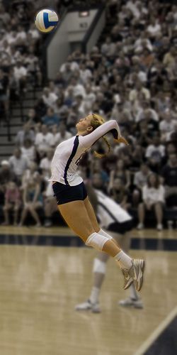 How To Serve A Volleyball Better Improve Your Float Serve Technique #BasketballTechniques Penn State Volleyball, Volleyball Serve, Volleyball Team Pictures, Volleyball Photography, Volleyball Senior Pictures, Volleyball Photos, Volleyball Poses, Volleyball Skills, Volleyball Inspiration