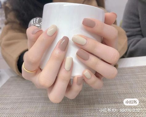 White Nails With Minimal Design, Minimalist Nail Color, Nails Neutral Colors, Neutral Nail Art Designs, Different Handwriting, Elegant Touch Nails, Real Nails, Minimal Nails Art, Gel Paint