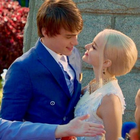 Old Disney Channel Movies, Descendants Mal And Ben, Descendants Ben, Descendants Pictures, Disney Descendants 2, Mal Descendants, Disney Descendants Movie, Disney Channel Movies, Disney Channel Descendants