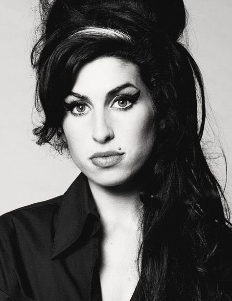 Amy Winehouse Tattoo, Amy Winehouse Poster, Amy Winehouse Black, Amy Wine, Amy Winehouse Style, Amazing Amy, Arte Peculiar, Iconic Art, Poster Music