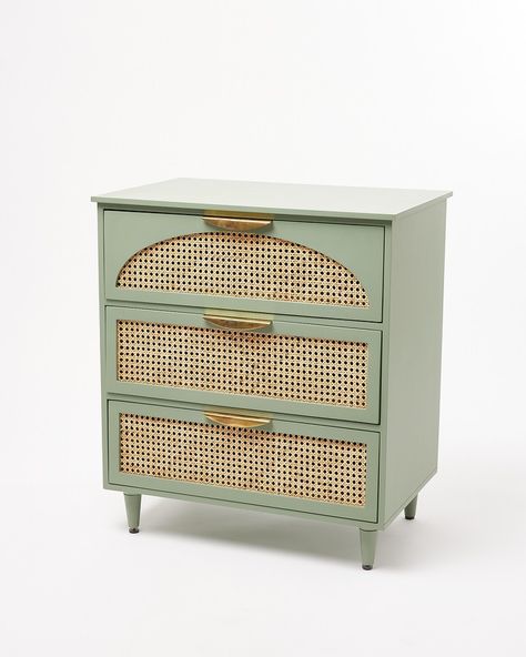 Green Chest Of Drawers, Mango Wood Bedside Tables, Rattan Bedroom, Koti Diy, Green Mango, Green Furniture, Wood Bedside Table, Casa Vintage, Free Furniture