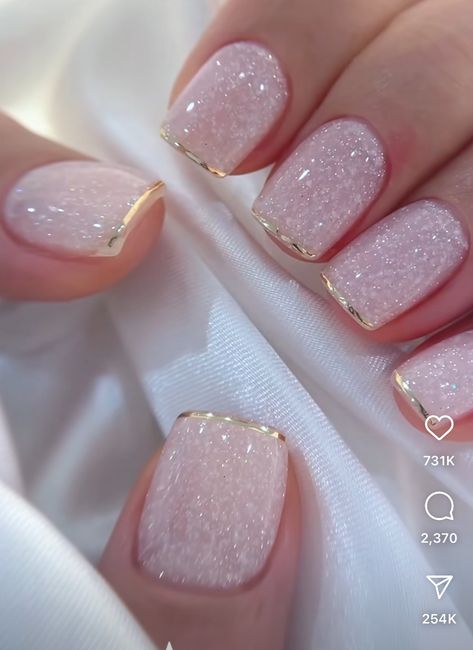 Nails Ideas Square, Nail Art For Brides, Nail Colors Simple, Wedding Gel Nails, Square Nails Ideas, Golden Nails Designs, Almond Nails Ideas, Party Nail Design, Fall Nails Designs