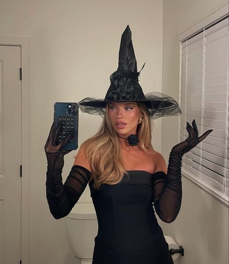 Black Halloween Costumes, Classy Halloween Costumes, Fest Temaer, Great Halloween Costumes, Hot Halloween Outfits, Pretty Halloween Costumes, Holloween Costume, Halloween Party Outfits, Pretty Halloween