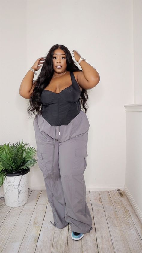 Baggy Cargo Pants Outfit Plus Size, Corset And Cargo Pants Outfit Plus Size, Cargo Pants Outfit Black Women Plus Size, Corset Outfit Black Women Plus Size, Black Cargo Pants Outfit Plus Size, Corset Top Outfit Plus Size, Corset And Cargo Pants Outfit, Plus Size Cargo Pants Outfit, Cargo Pants Outfit Plus Size