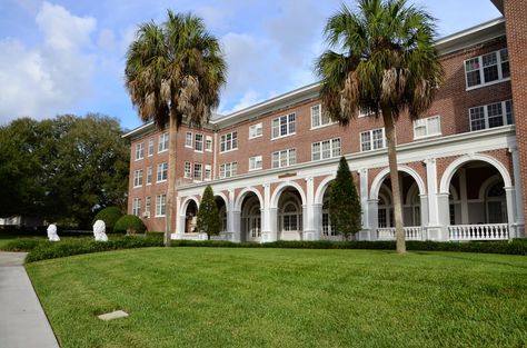 Florida Day Trips, Lloyd Wright Architecture, Florida Southern College, Florida College, Frank Lloyd Wright Architecture, Colleges In Florida, Lakeland Florida, Christian College, Girls Dorm Room