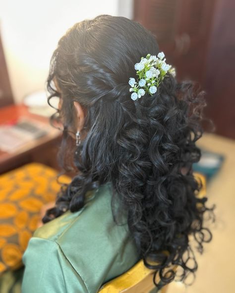 Curly hair on point ➰➰➰ #hairstyles #hairdresser #curlyhair #simple #bridesmaids Curly Open Hairstyles Indian Wedding, Hairstyles For Weddings Curly Hair, Jasmine In Hair Indian, Curly Hairstyles For Traditional Dress, Saree With Curly Hair, Traditional Curly Hairstyles, Curly Hair Indian Hairstyles, Curly Hair Traditional Hairstyle, Hairstyles For Curly Hair For Wedding