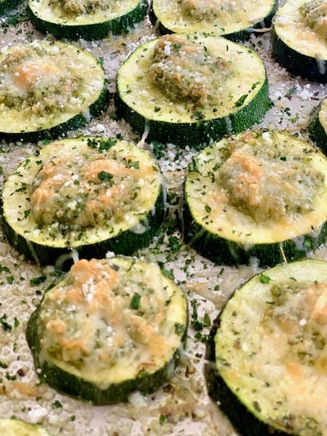 Summer Pesto, Pesto Dishes, Roasted Zucchini, Summer Zucchini, Roast Zucchini, Parmesan Recipes, How To Make Pesto, Grilled Zucchini, Beach Meals