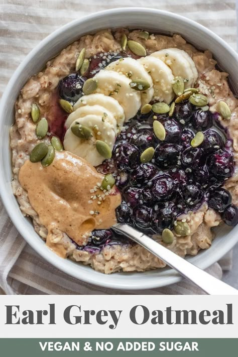 This Earl Grey Oatmeal is fun way to flavor your breakfast bowl. These oats are steeped in earl grey tea and naturally sweetened with banana. This will become your favorite easy healthy breakfast. Oatmeal Vegan, Winter Breakfast, Oatmeal Bowls, Plant Based Breakfast, Oats Breakfast, Vegan Meal Prep, Breakfast Bowl, Grey Tea, Earl Grey Tea