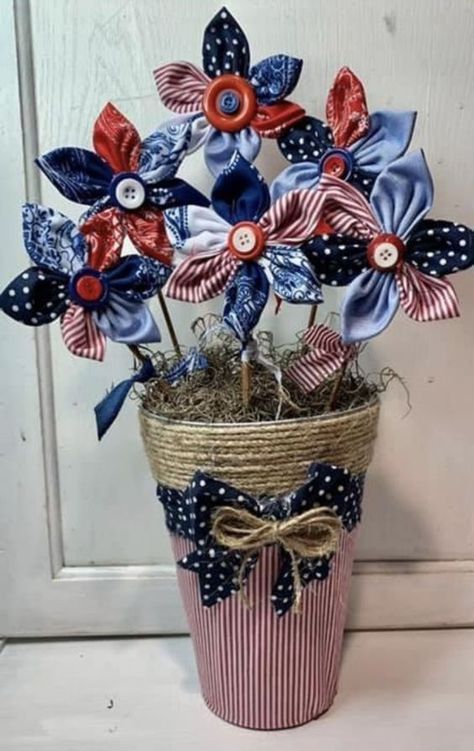 40+ Stunning Patriotic Centerpieces to DIY for the 4th of July - HubPages Patriotic Table Decorations, Fouth Of July Crafts, Patriotic Crafts Diy, Patriotic Centerpieces, Fourth Of July Crafts, Patriotic Flowers, Patriotic Diy, Patriotic Projects, Americana Crafts