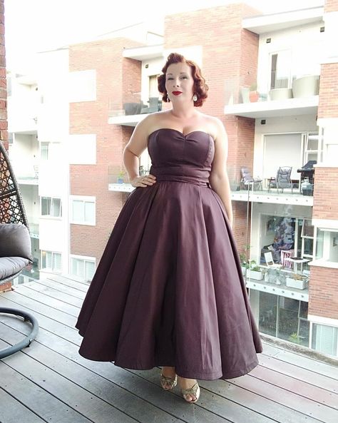 Double Circle Skirt Dress, Double Circle Skirt, Rock N Roll Dress, Black Vampire, Circle Skirt Dress, Golden Dress, Prom Dress Ideas, Guest Dress, Sewing Studio