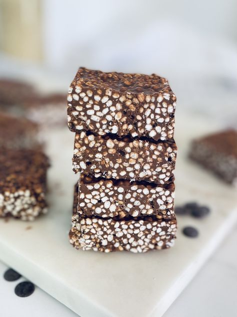 Puffed Quinoa Bars - Helen Ridgeway Quinoa Snacks, Chocolate Rice Crispy Treats, Chocolate Rice Crispy, Quinoa Bars, Feasting On Fruit, Vegan Chocolate Recipes, Puffed Quinoa, Energy Bowl, Cereal Snacks