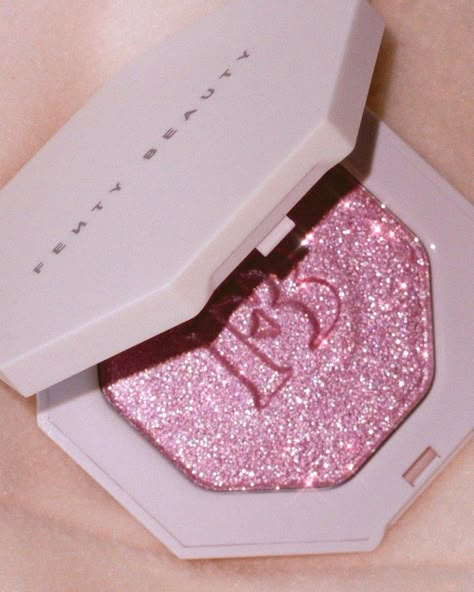 Fenty Beauty Highlighter, Pretty Pink Princess, Ethereal Makeup, Pink Highlights, Fancy Makeup, Makeup Needs, Makeup Obsession, Pink Makeup, Luxury Makeup