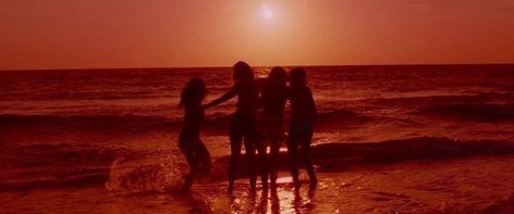 Harmony Korine, Spring Break Trips, Spring Breakers, Film Grab, City Of Angels, Keep It Real, Island Girl, Aesthetic Gif, Film Stills