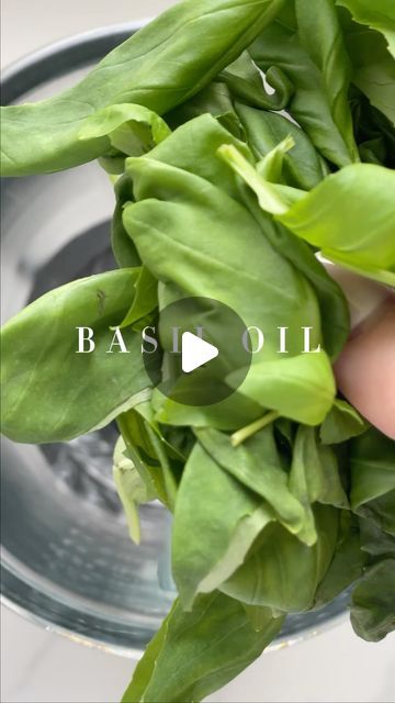 Basil Oil Recipe, Basil Oil, Marinade Sauce, Flavored Oils, Infused Oils, Birthday Party Food, Basil Pesto, April 15, Cooking Oil